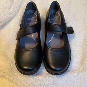 Dansko size 40 loafer with Velcro closure